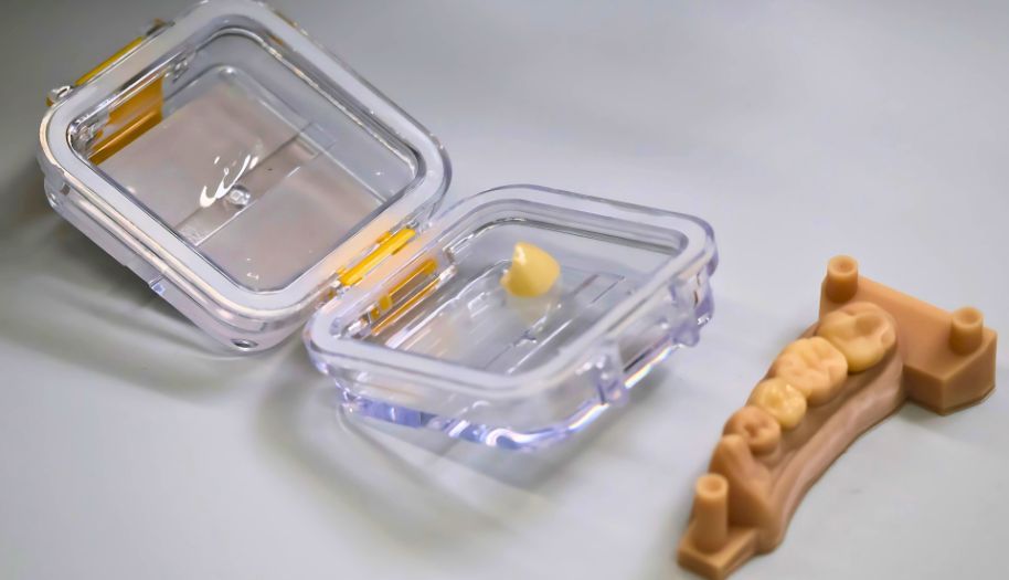 Hammaskorun kiinnitys